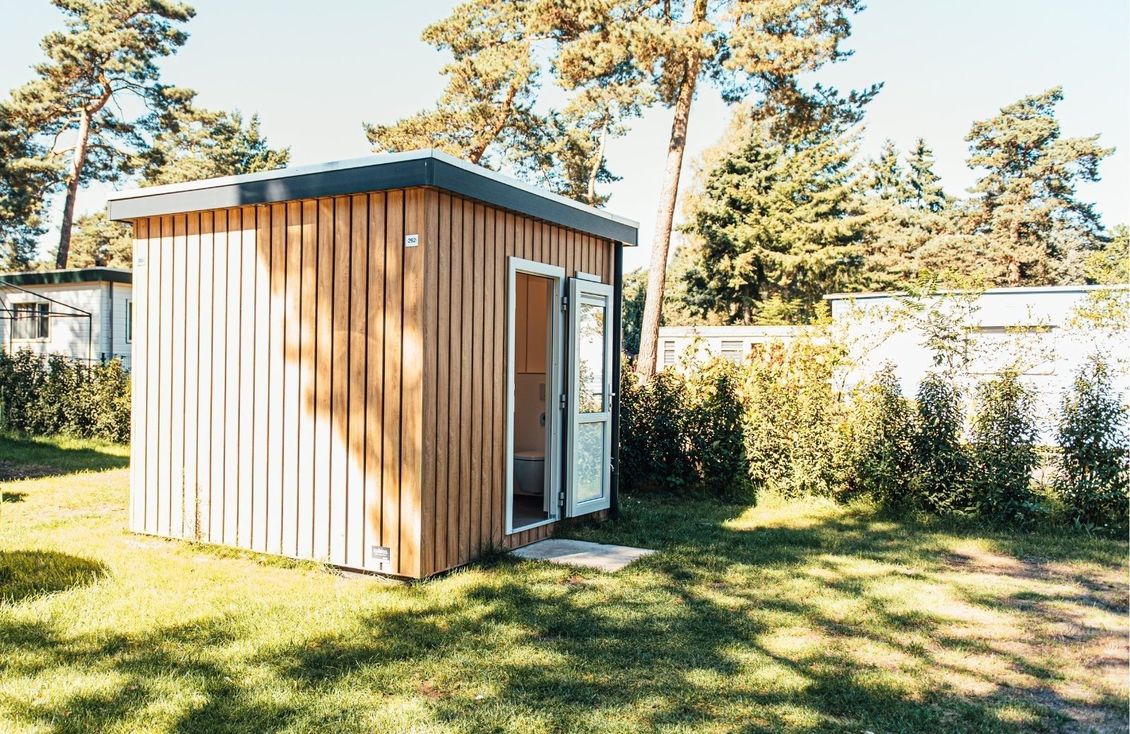 Kampeerplaats met prive sanitair 10 ampere